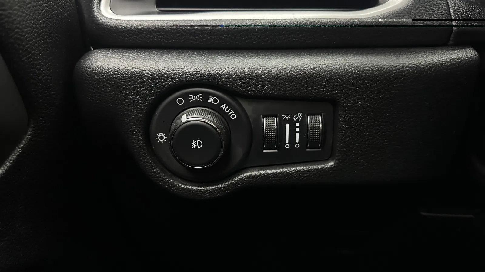 Chrysler Pacifica photo 20