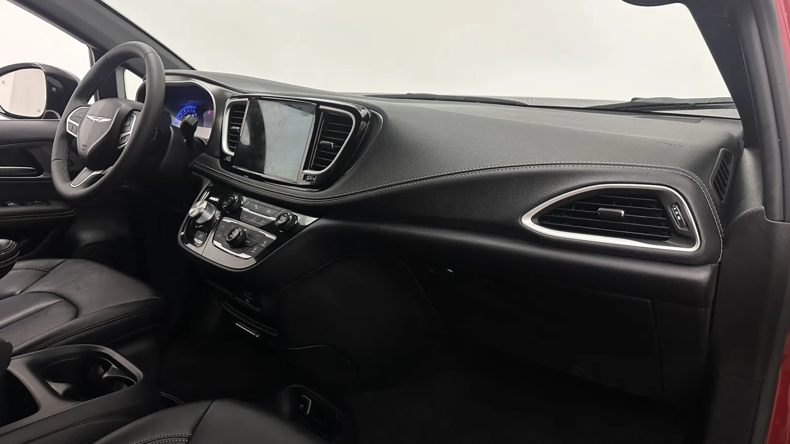 Chrysler Pacifica photo 34