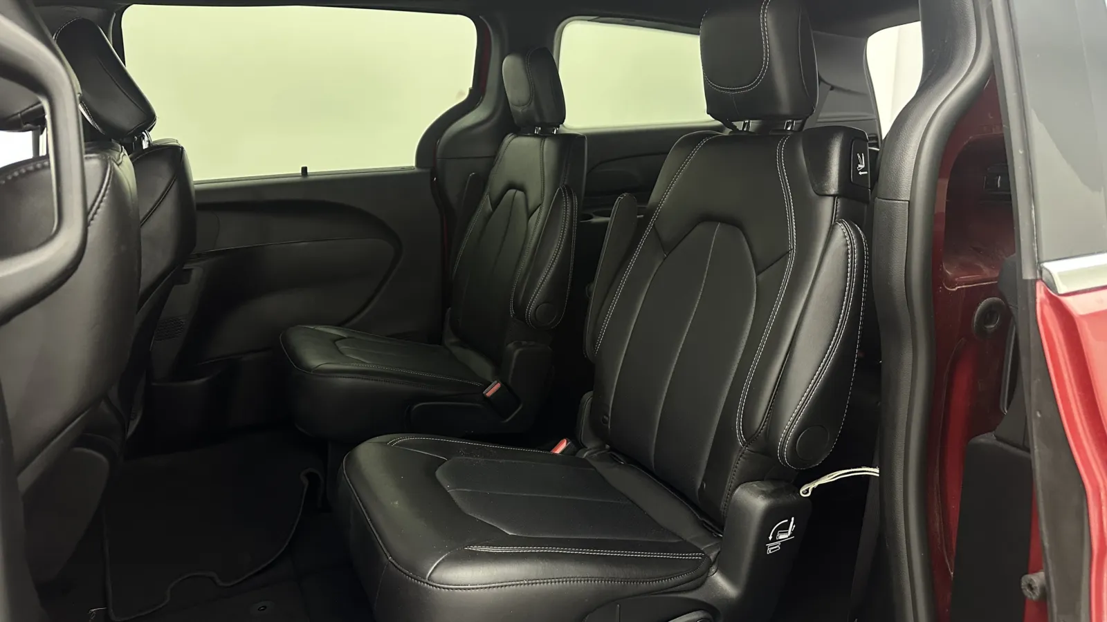 Chrysler Pacifica photo 26