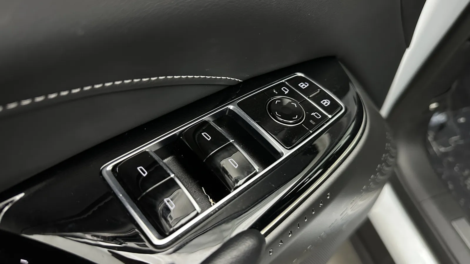 Cadillac Lyriq photo 13