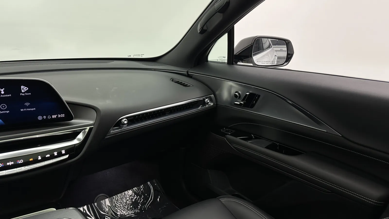 Cadillac Lyriq photo 30