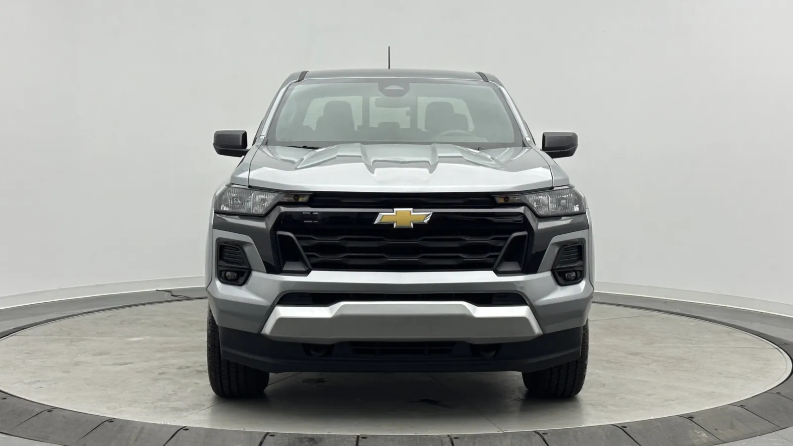 Chevrolet Colorado photo 2