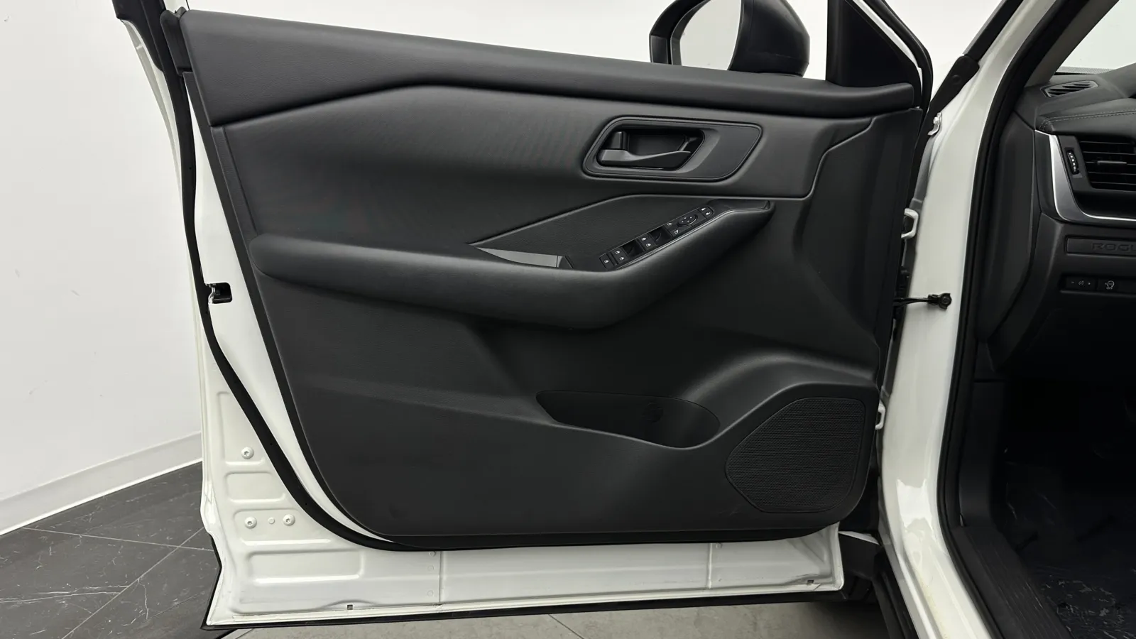 Nissan Rogue photo 9