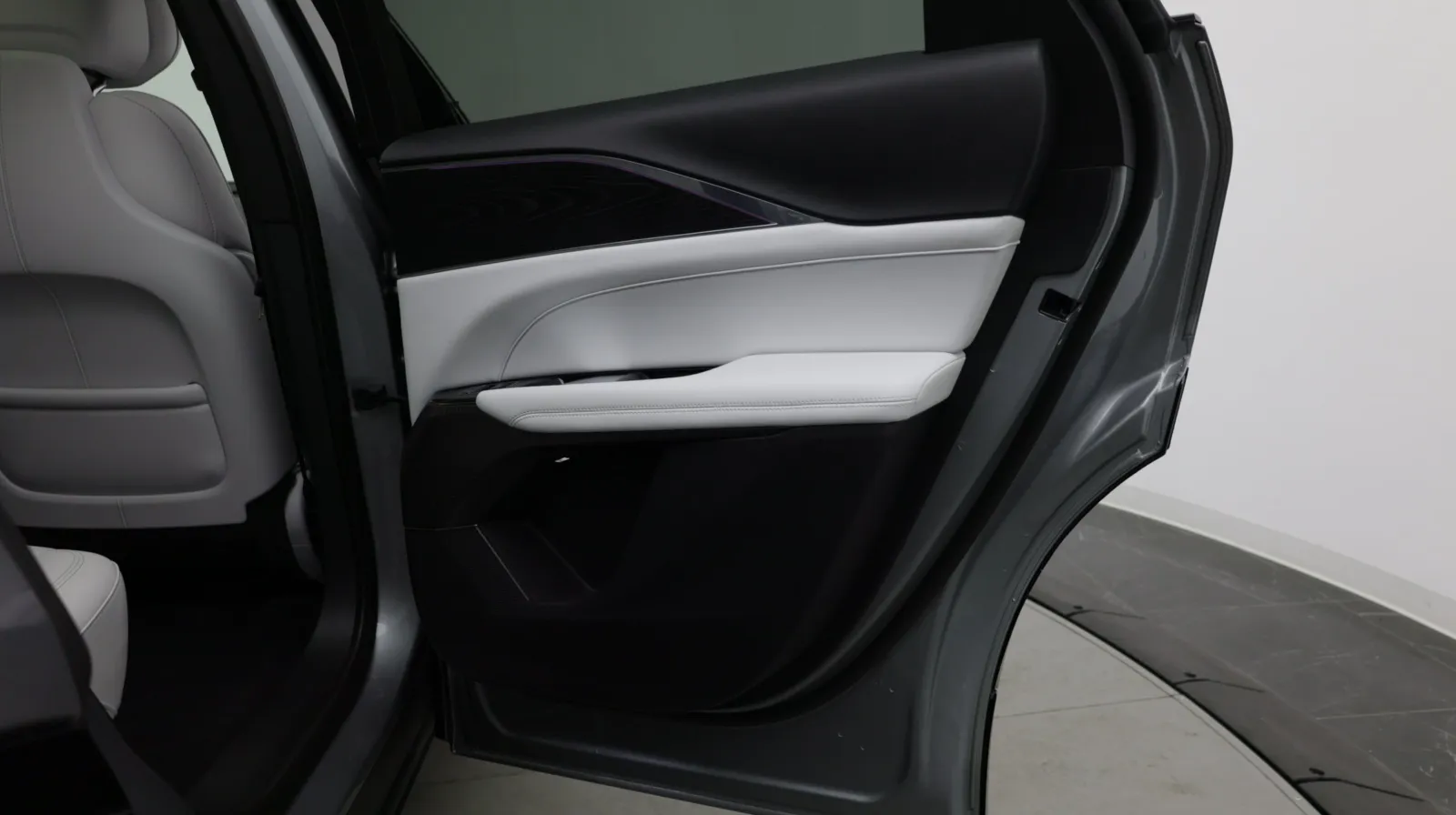 Cadillac Lyriq photo 32