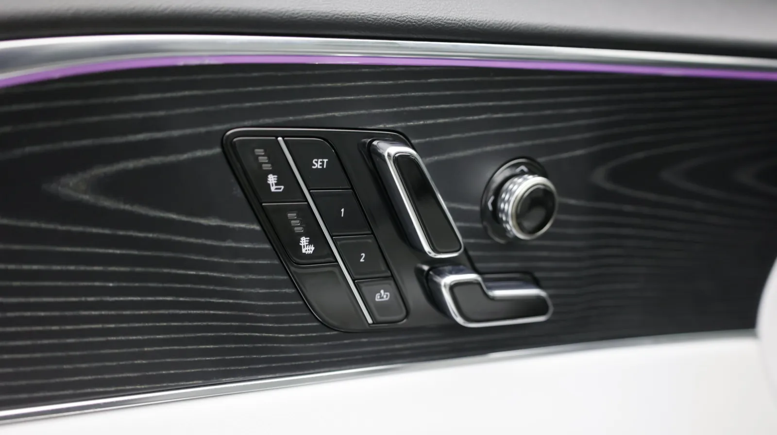 Cadillac Lyriq photo 12