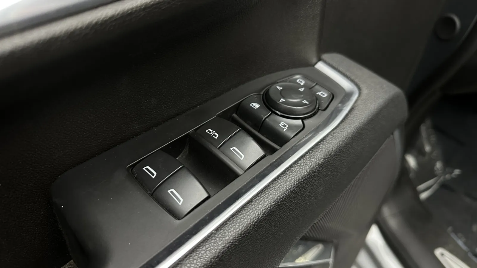 Chevrolet Silverado photo 15