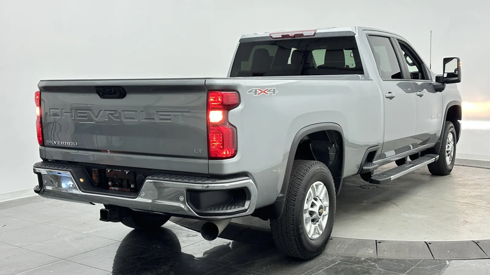 Chevrolet Silverado photo 10