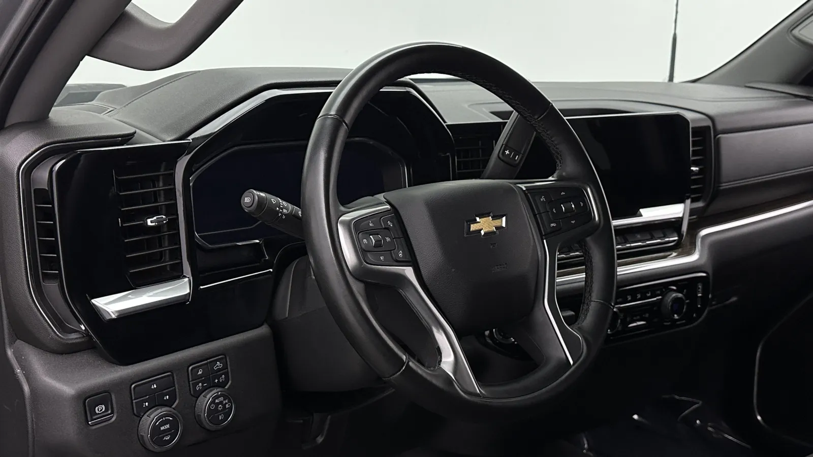 Chevrolet Silverado photo 11