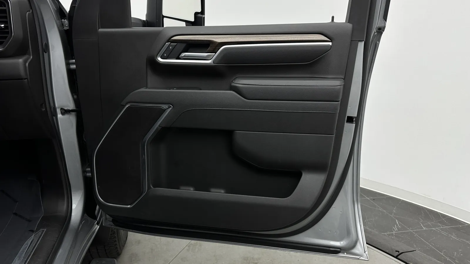 Chevrolet Silverado photo 38