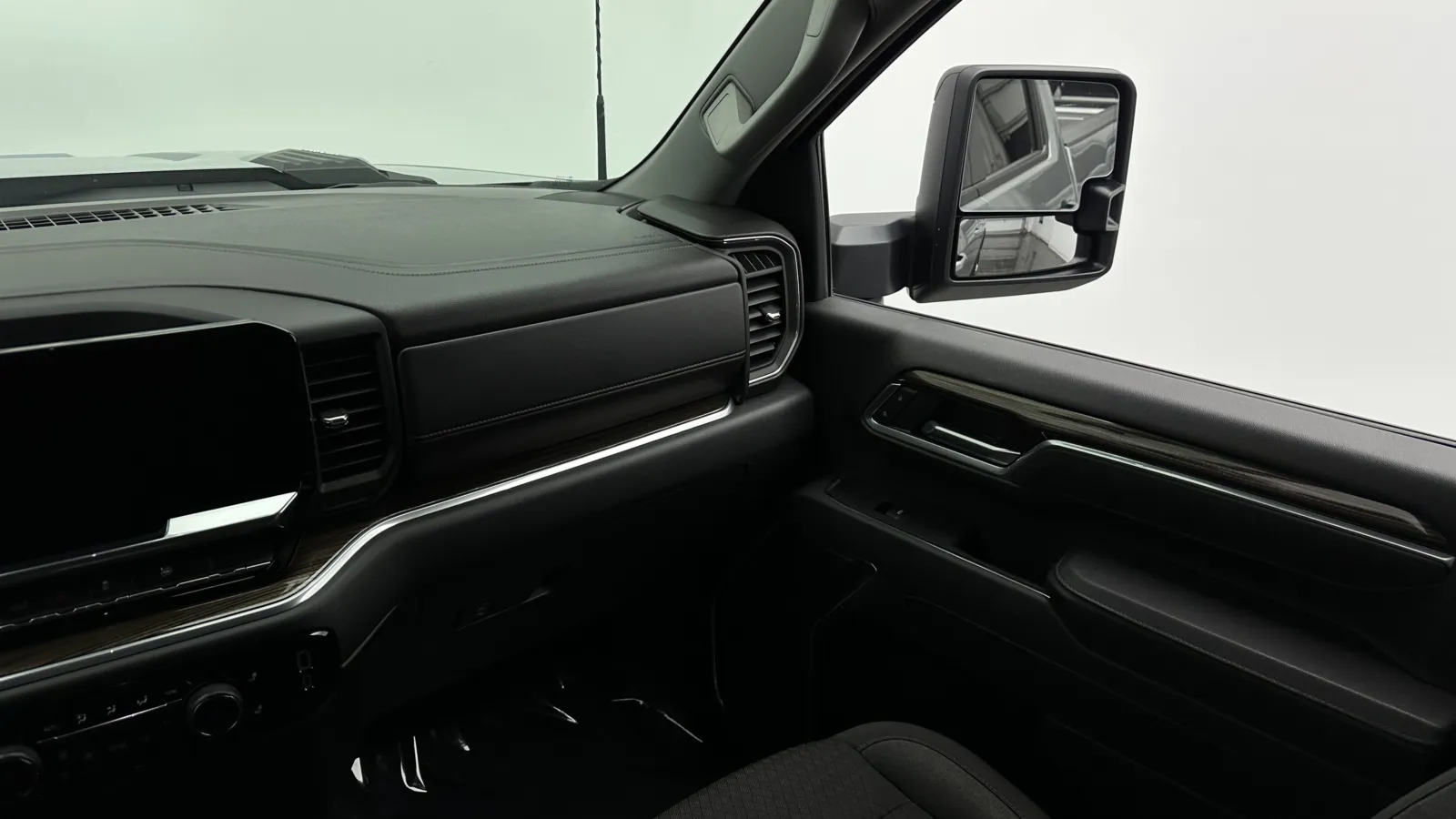 Chevrolet Silverado photo 34