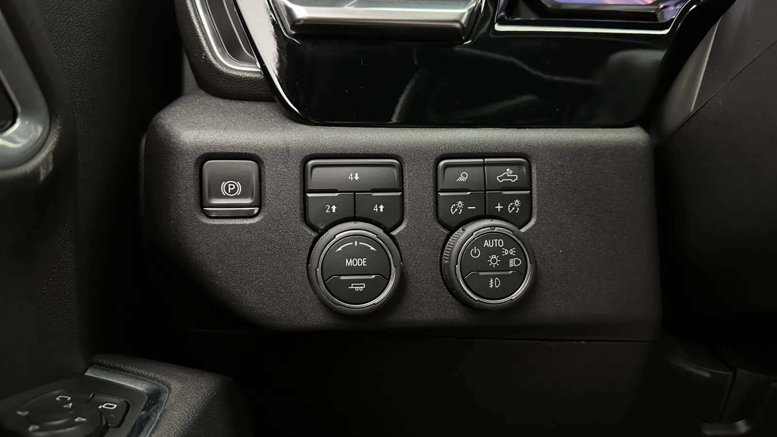 Chevrolet Silverado photo 19