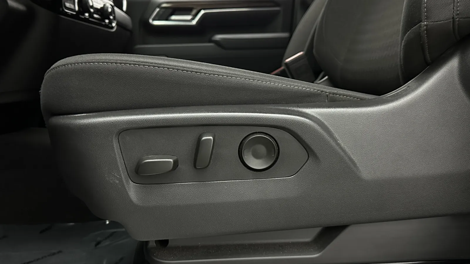 Chevrolet Silverado photo 17