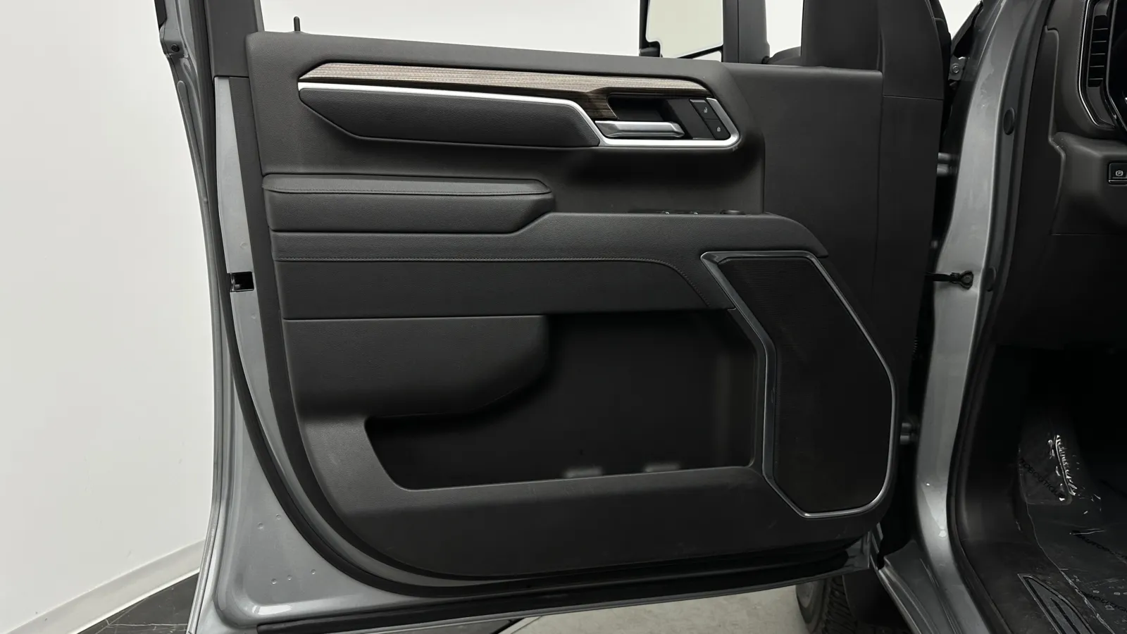 Chevrolet Silverado photo 14