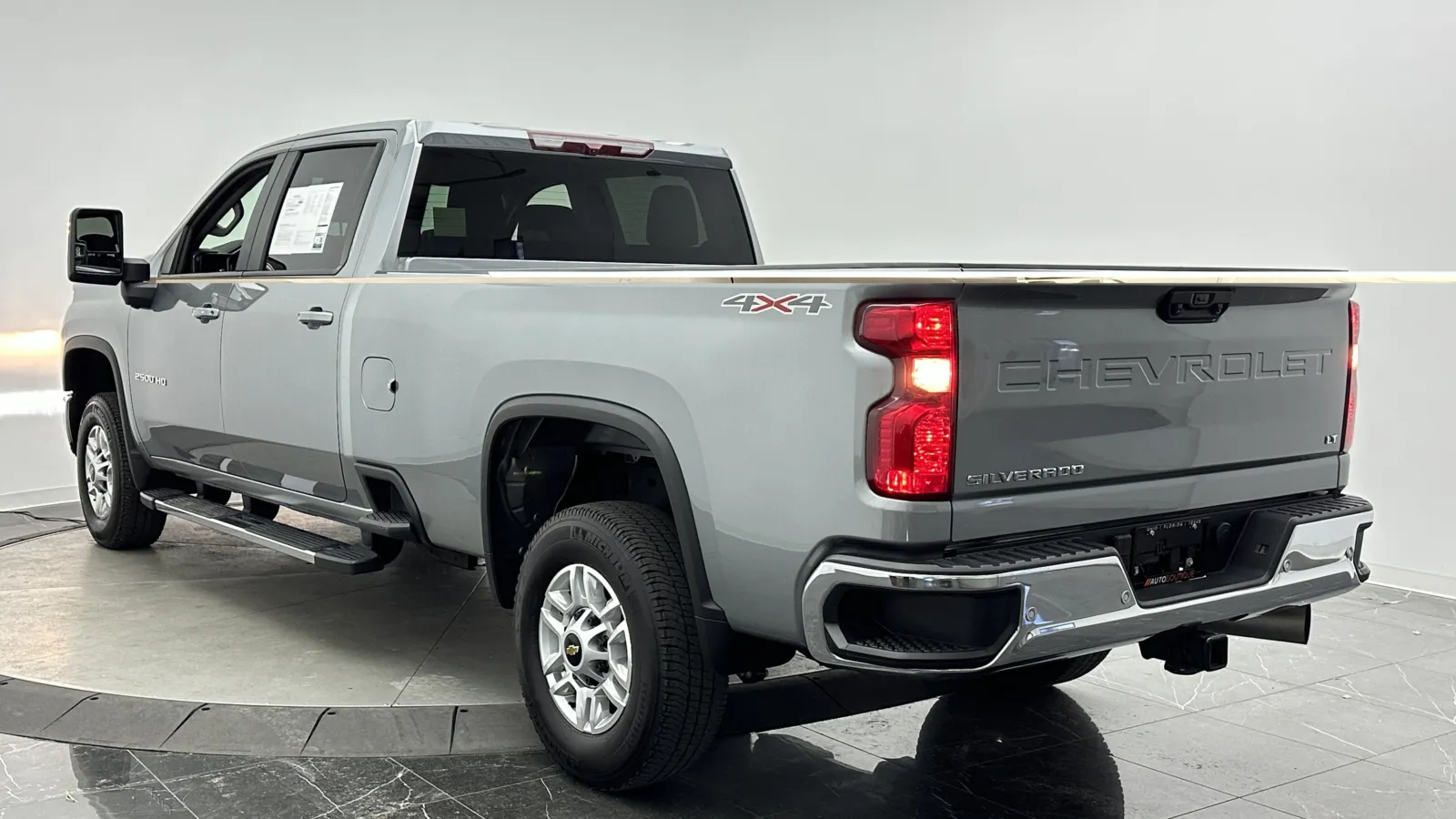 Chevrolet Silverado photo 8