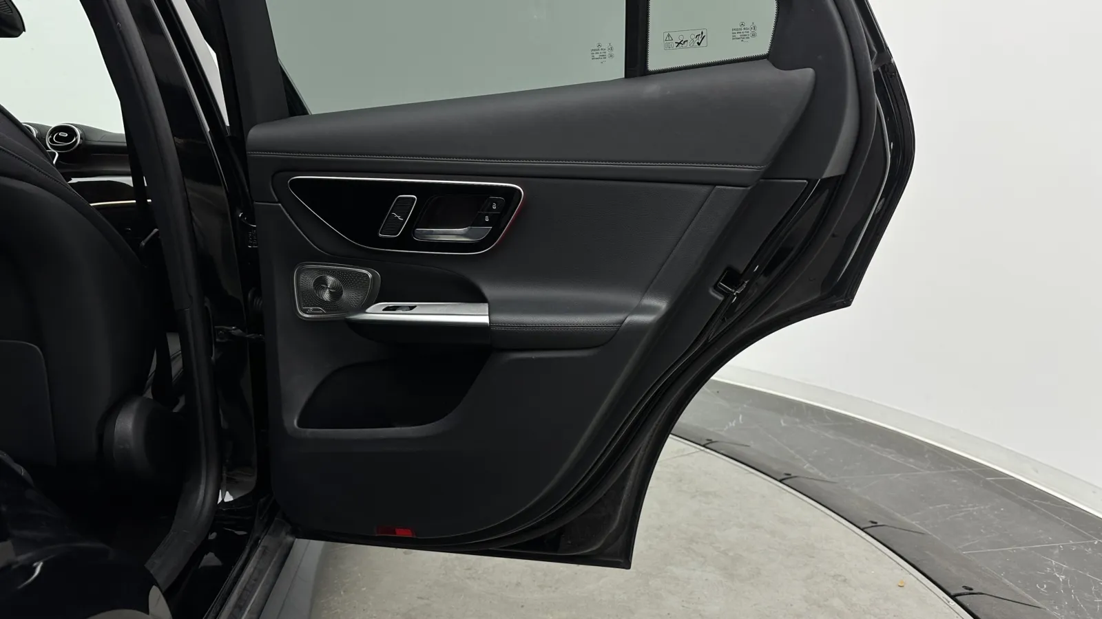 Mercedes-Benz GLC photo 34