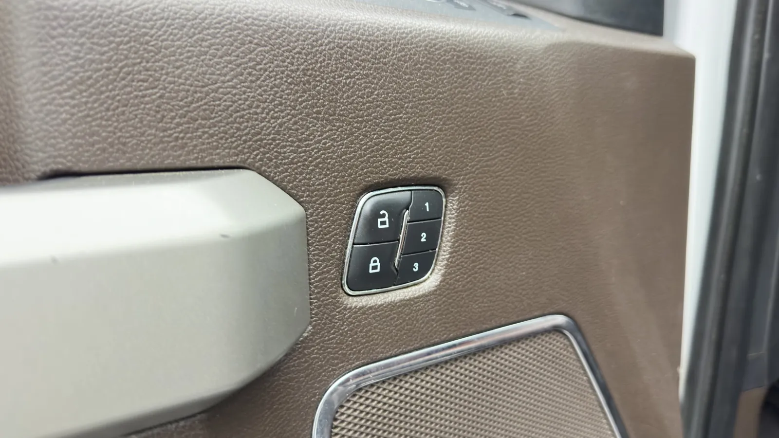 Ford F-250 photo 11
