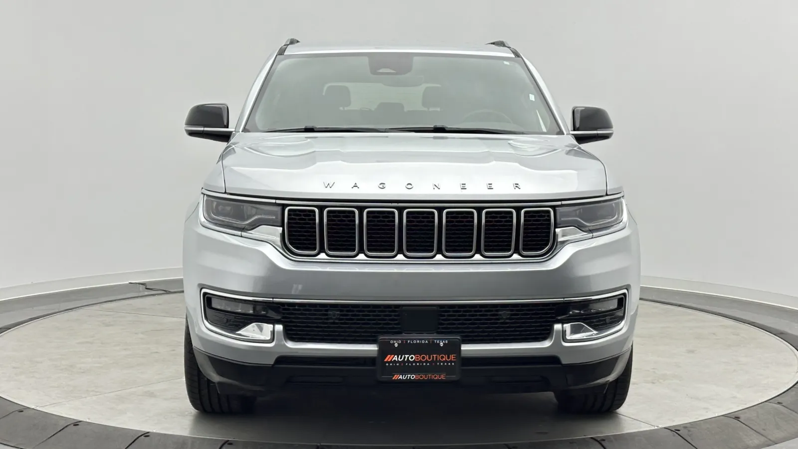 Jeep Wagoneer L photo 2