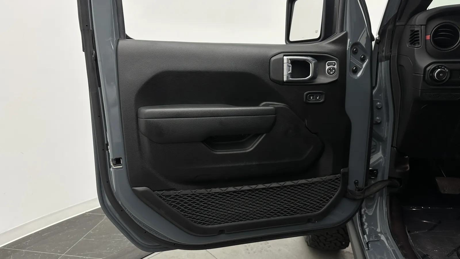 Jeep Wrangler photo 12