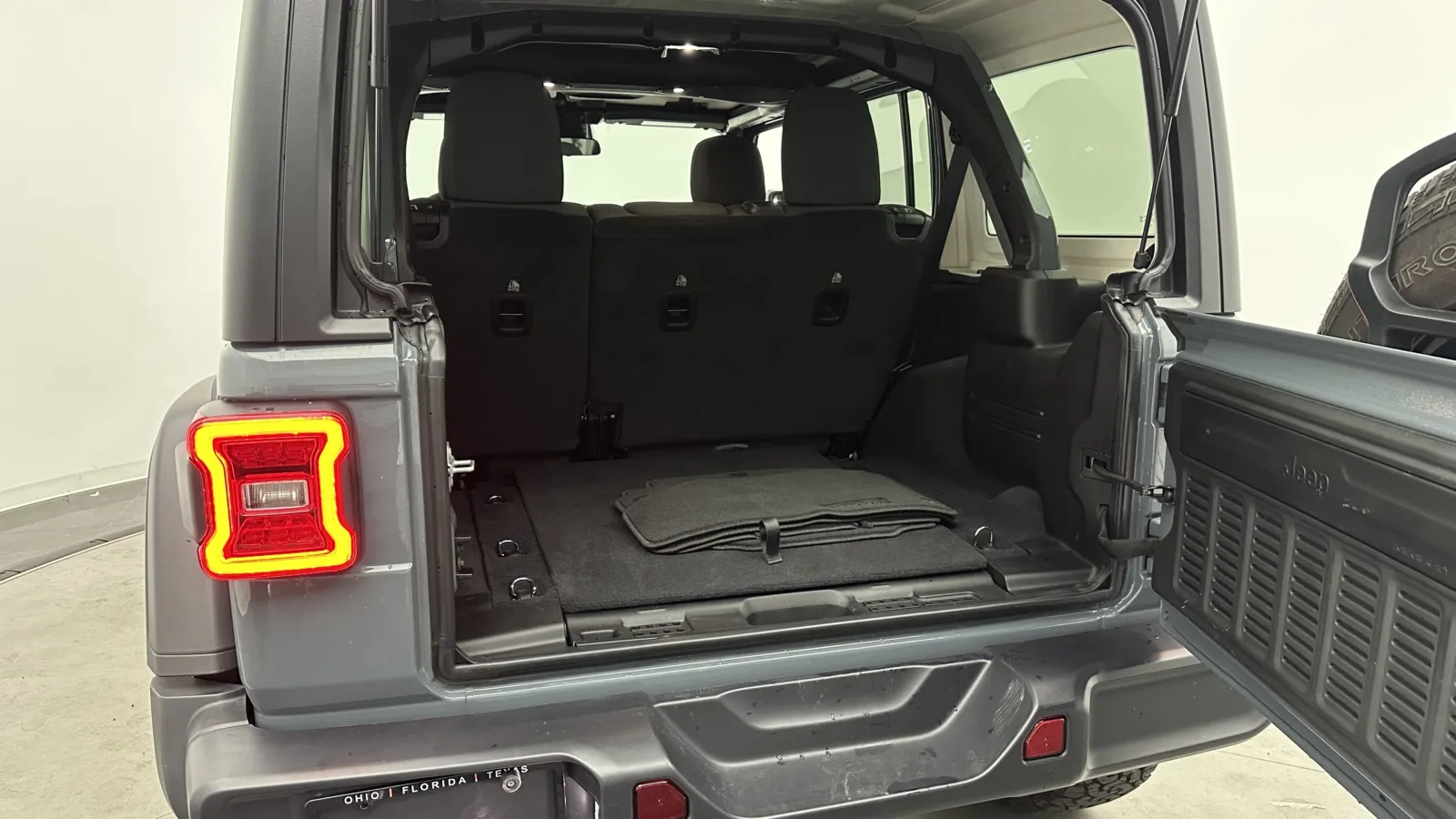 Jeep Wrangler photo 22