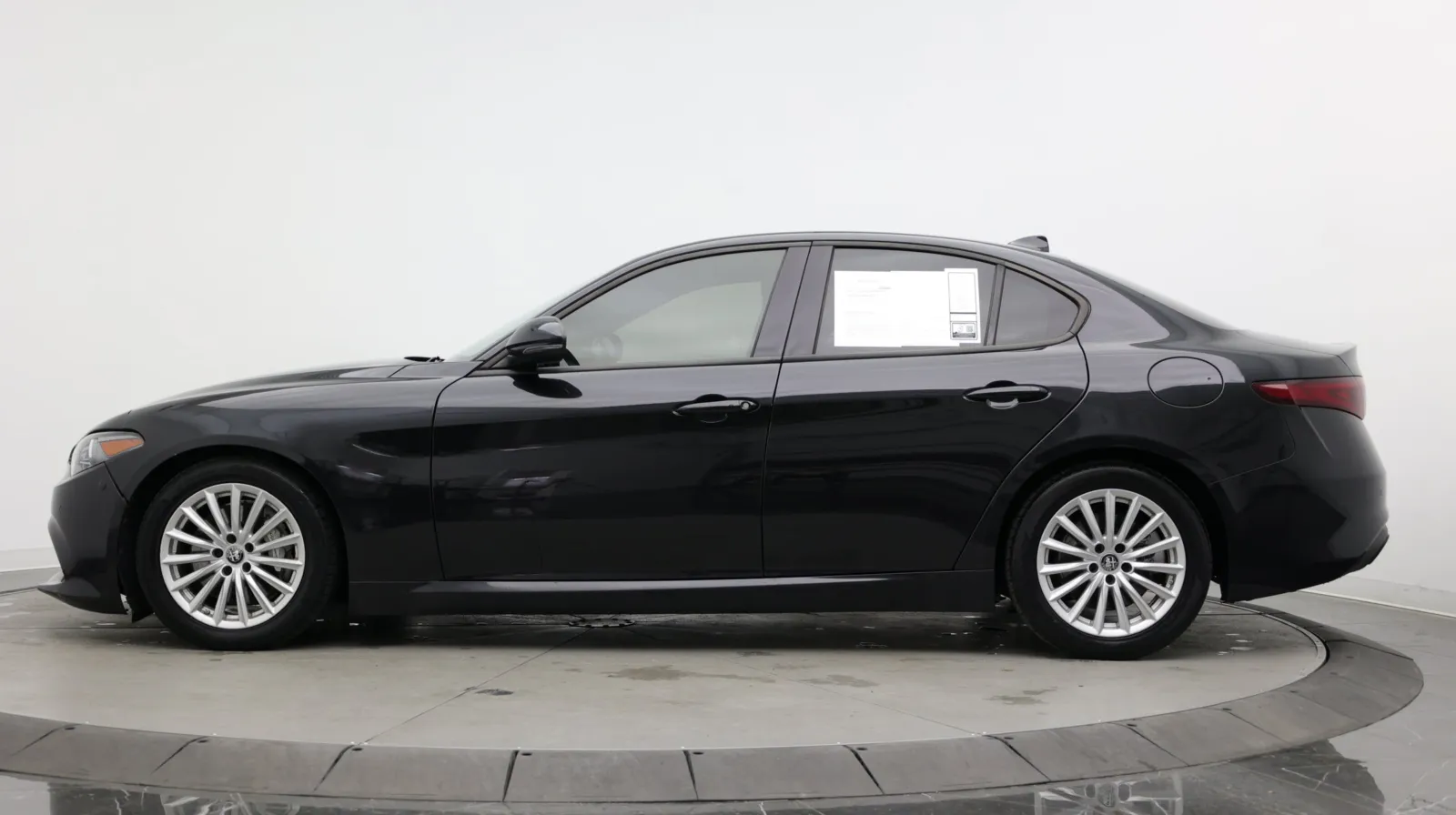 Alfa Romeo Giulia photo 6