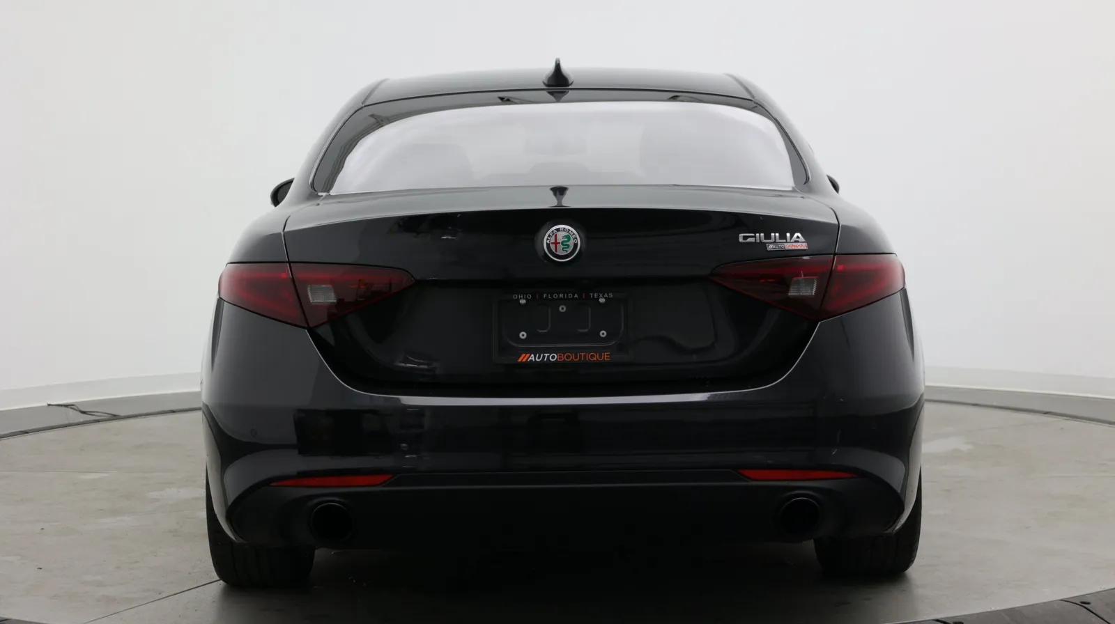 Alfa Romeo Giulia photo 7