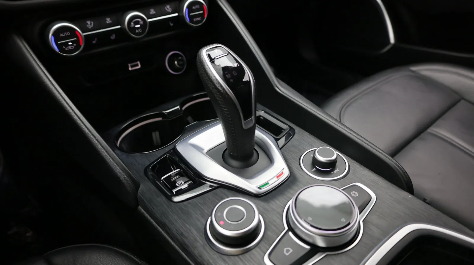 Alfa Romeo Giulia photo 16