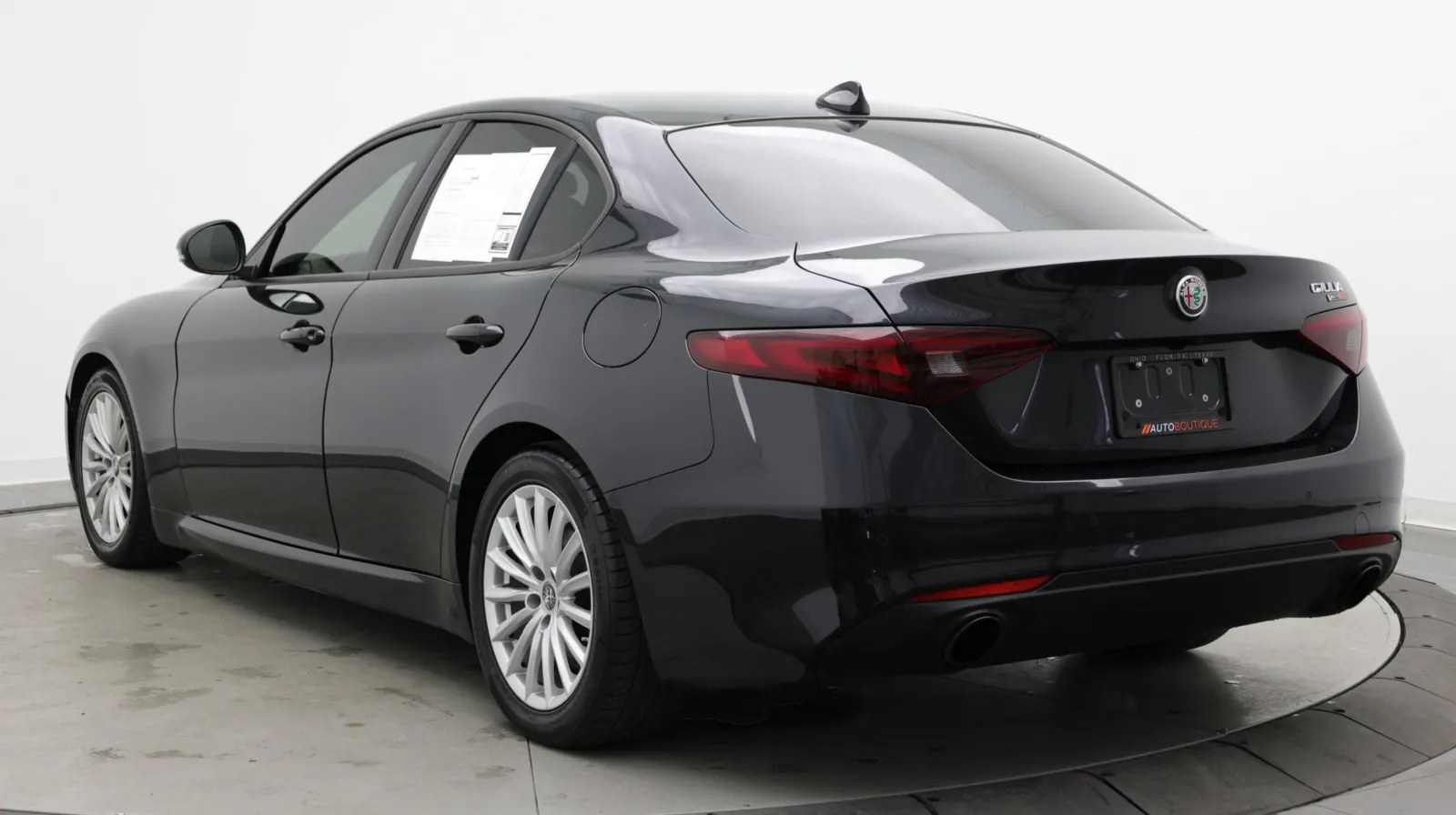 Alfa Romeo Giulia photo 5