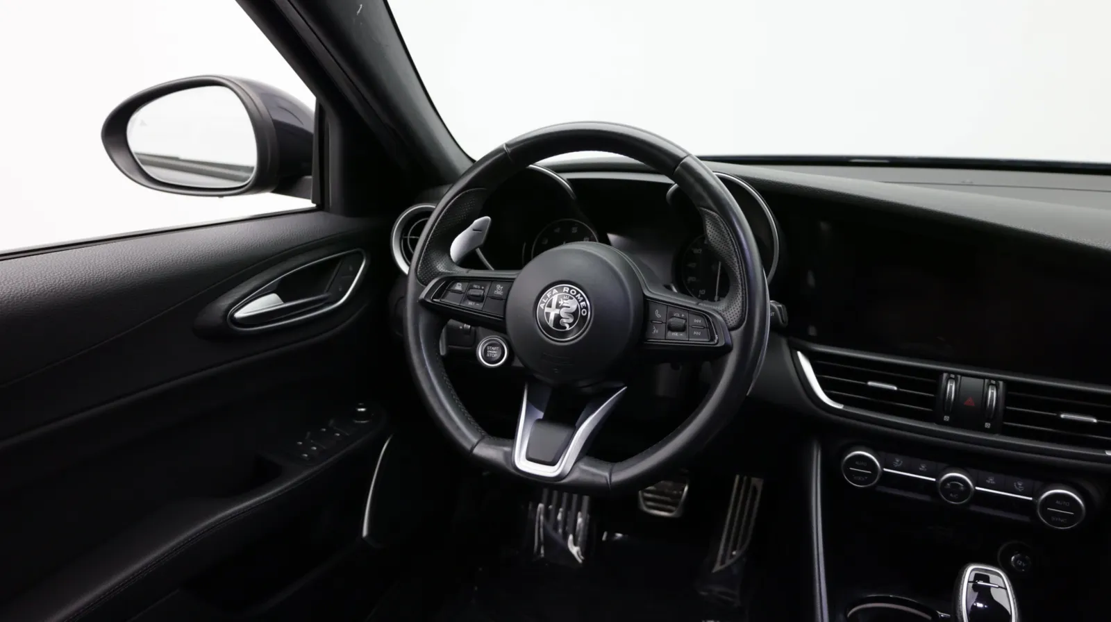 Alfa Romeo Giulia photo 27