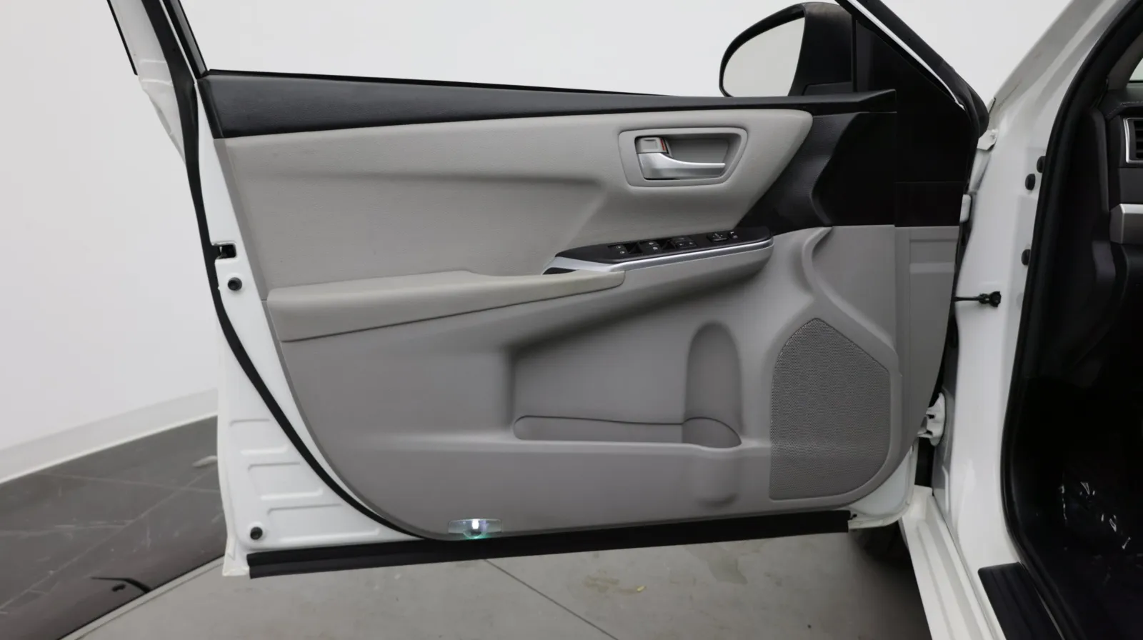 Toyota Camry photo 9