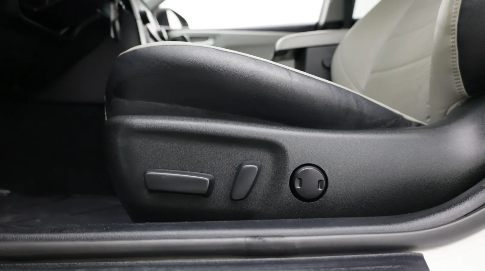 Toyota Camry photo 12