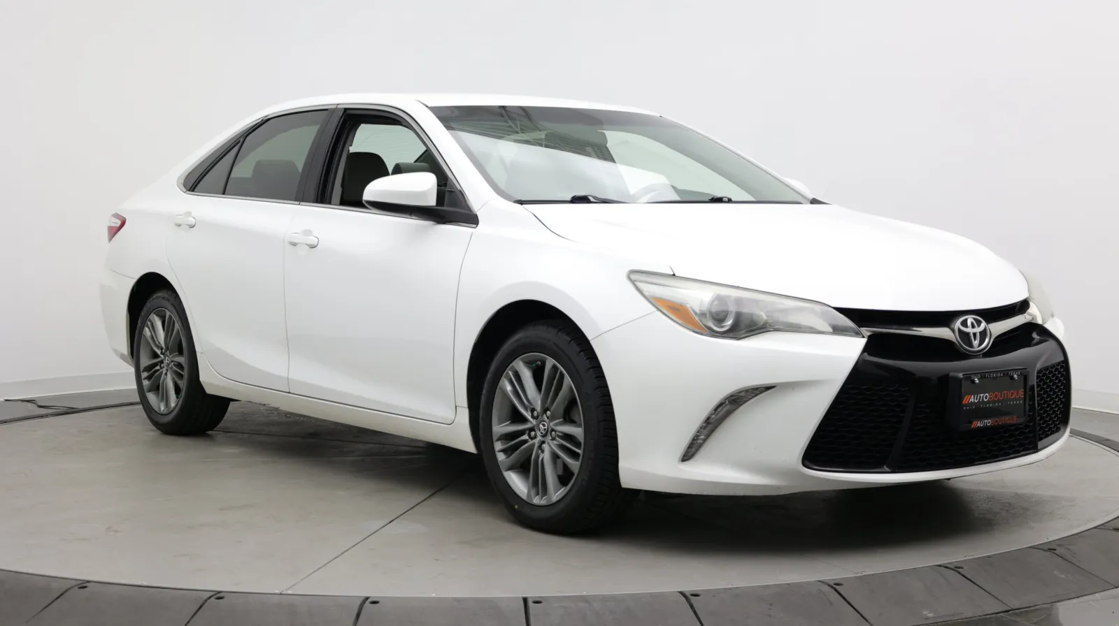 Toyota Camry photo 3