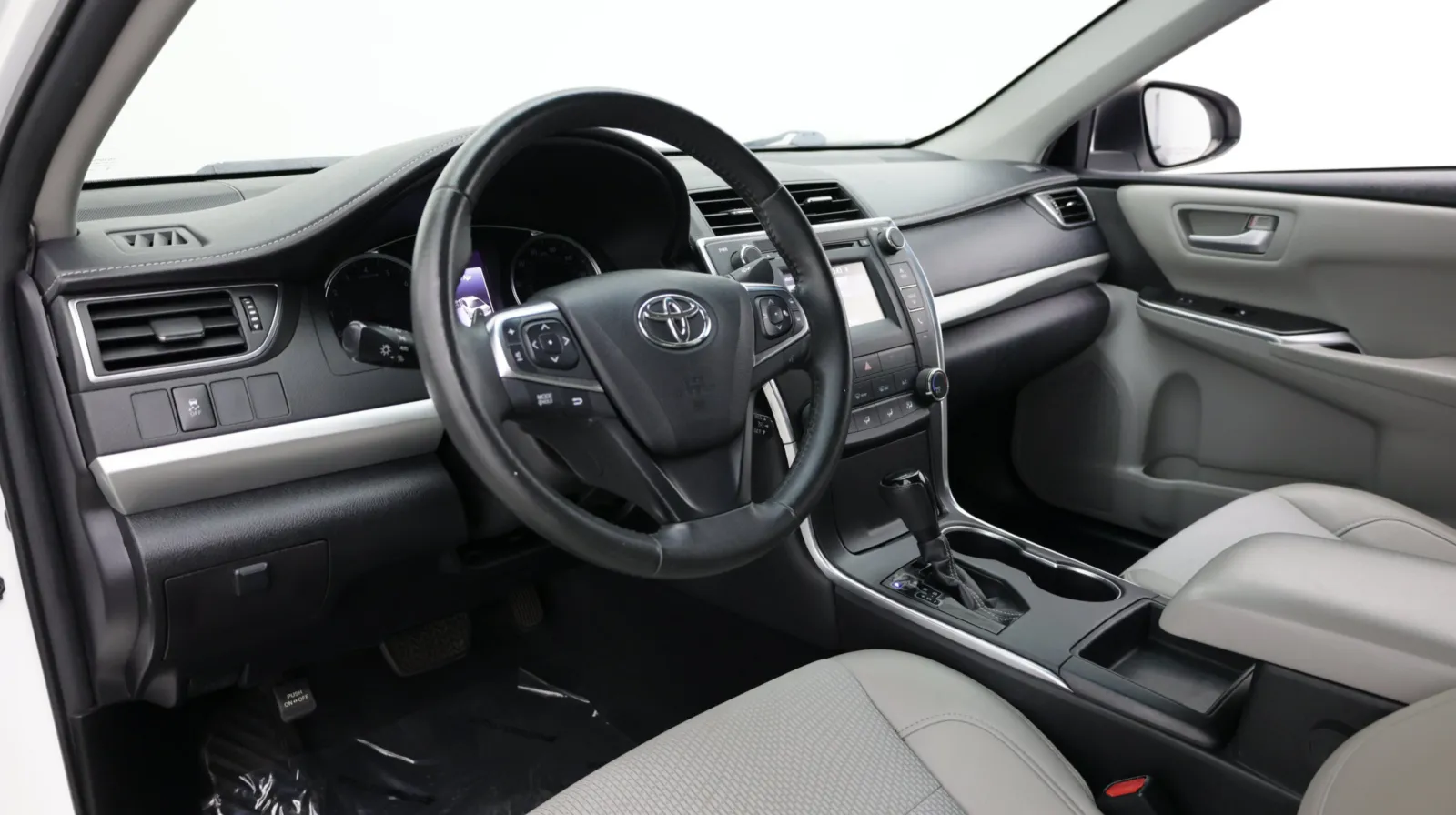 Toyota Camry photo 10