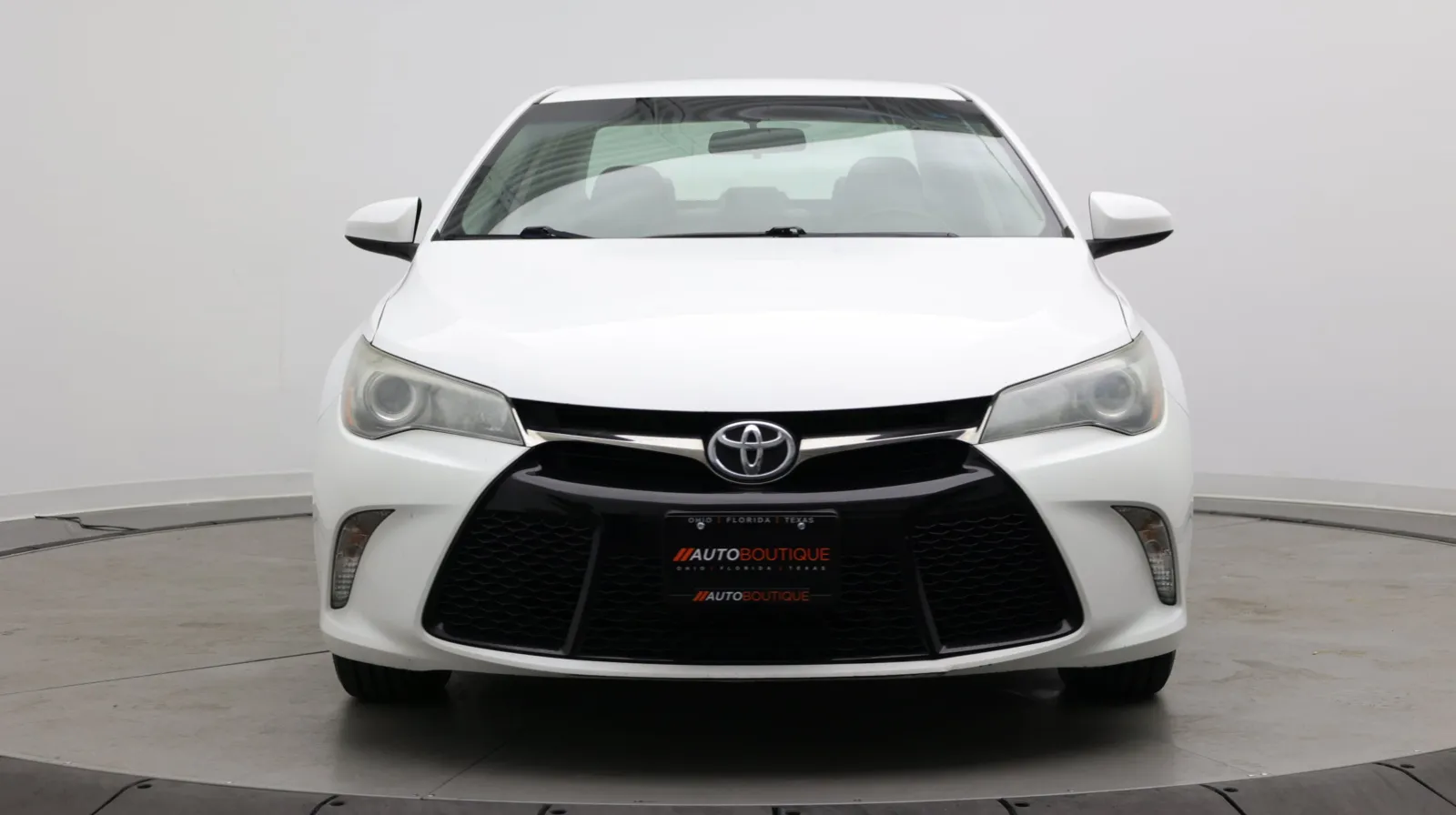Toyota Camry photo 2