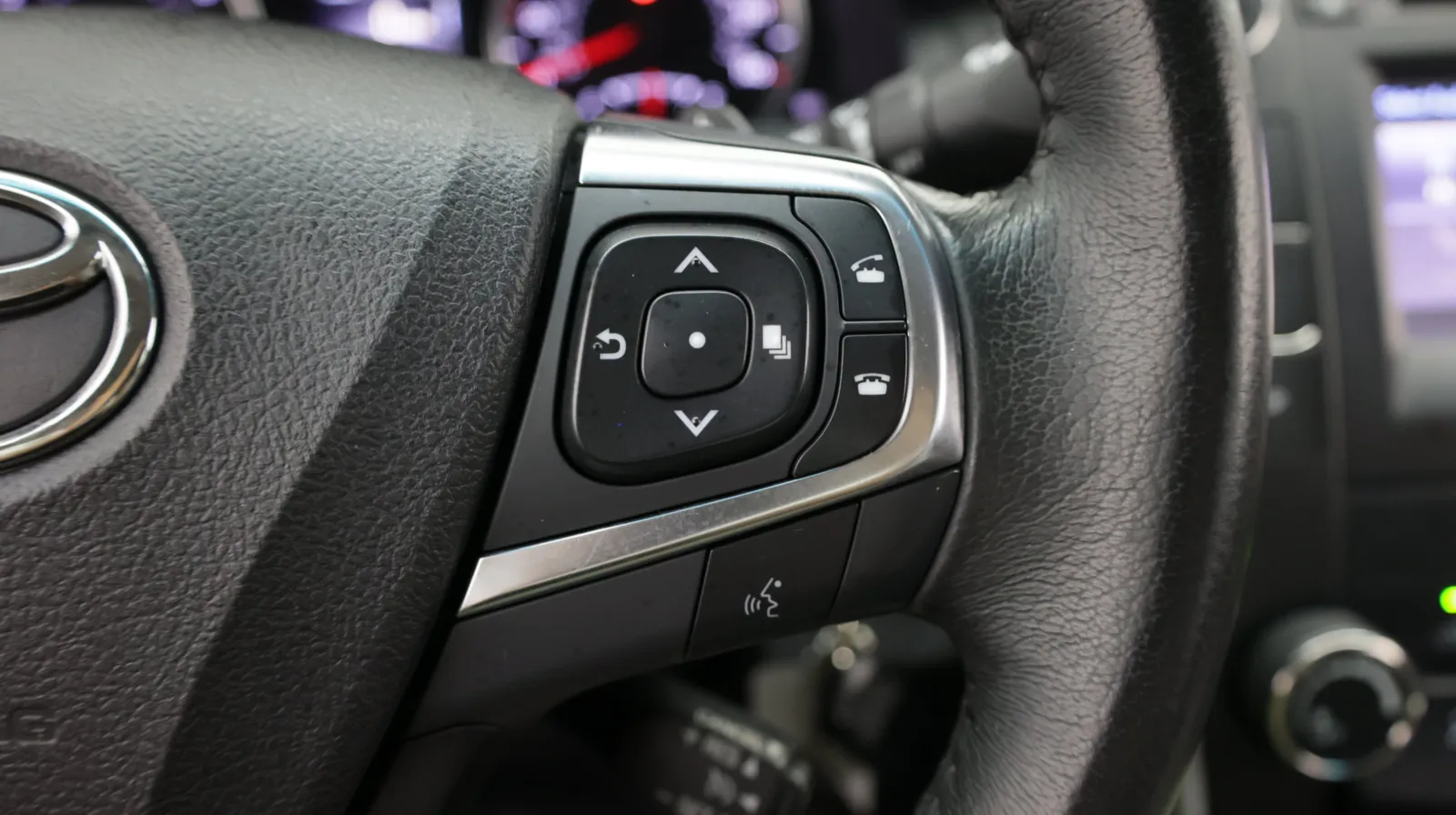 Toyota Camry photo 18