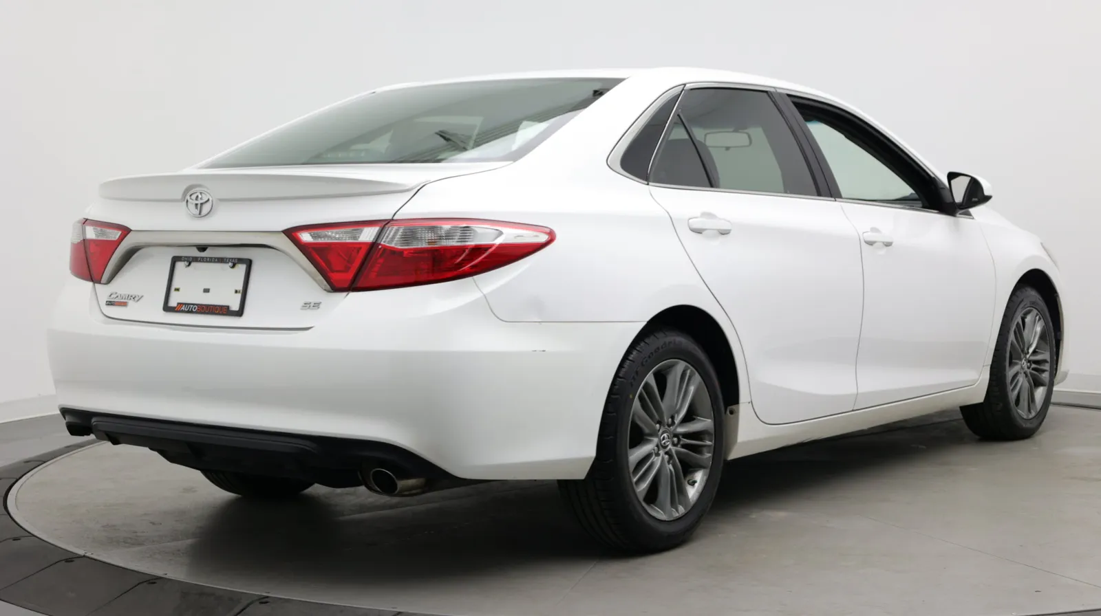 Toyota Camry photo 7