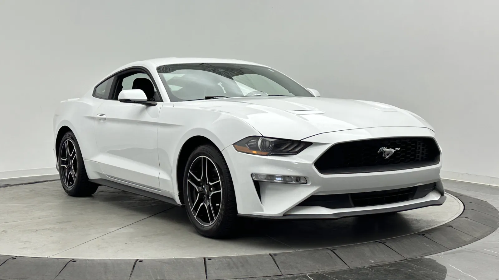 Ford Mustang photo 3