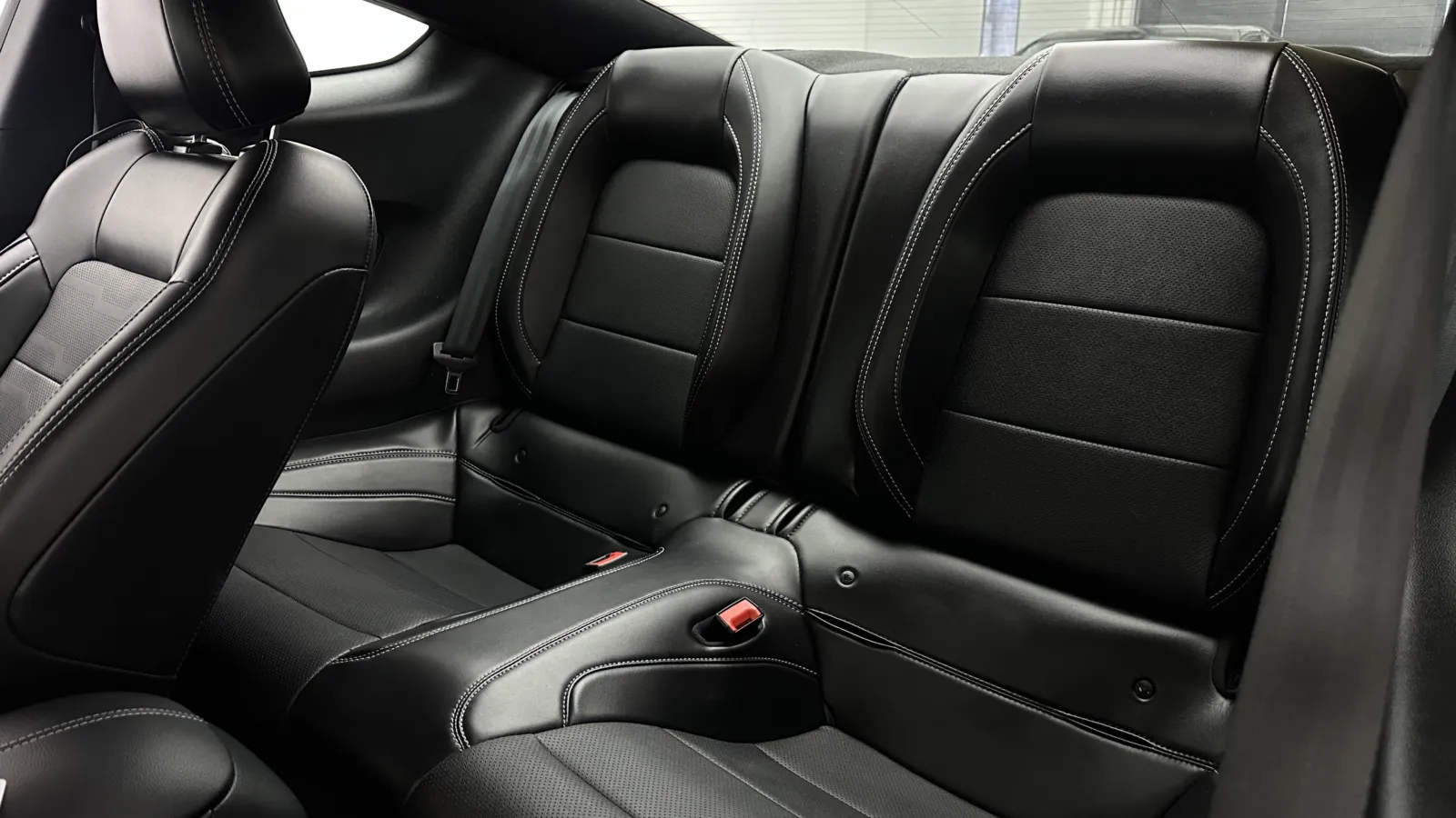 Ford Mustang photo 15