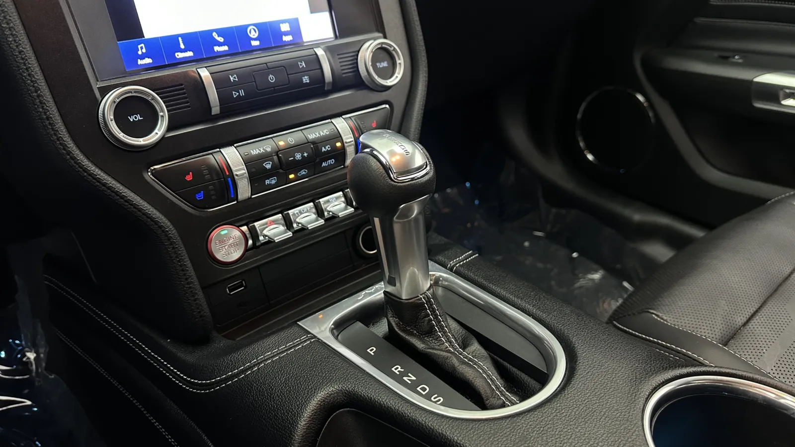 Ford Mustang photo 17