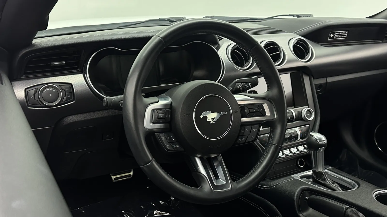 Ford Mustang photo 7