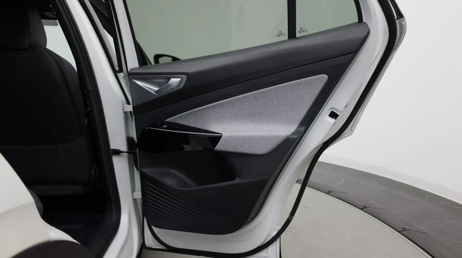 Volkswagen ID.4 photo 27