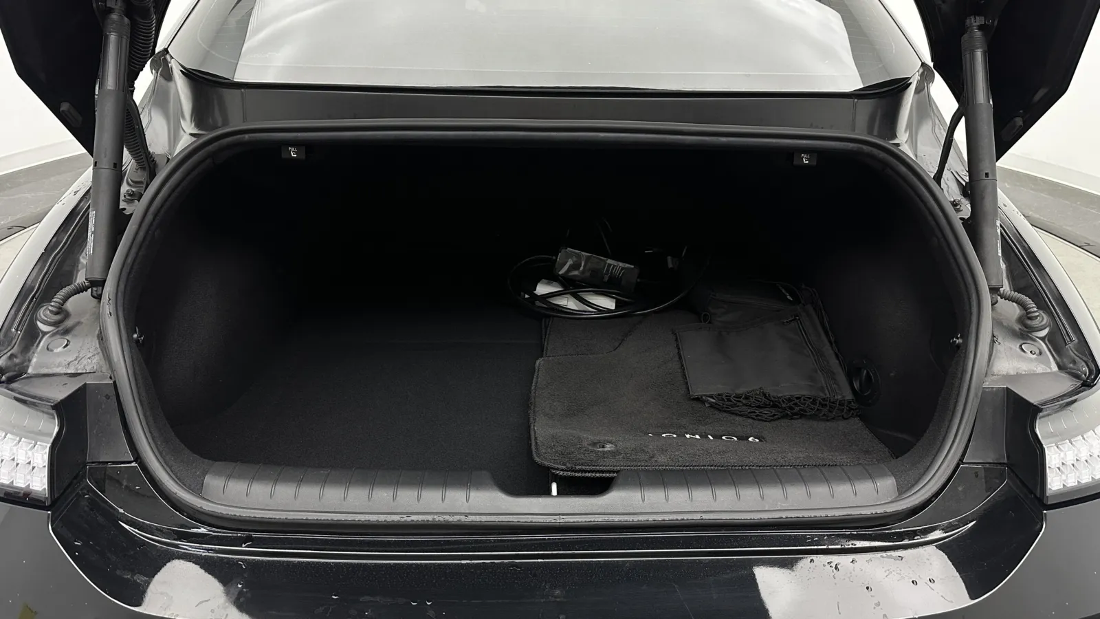Hyundai Ioniq 6 photo 28