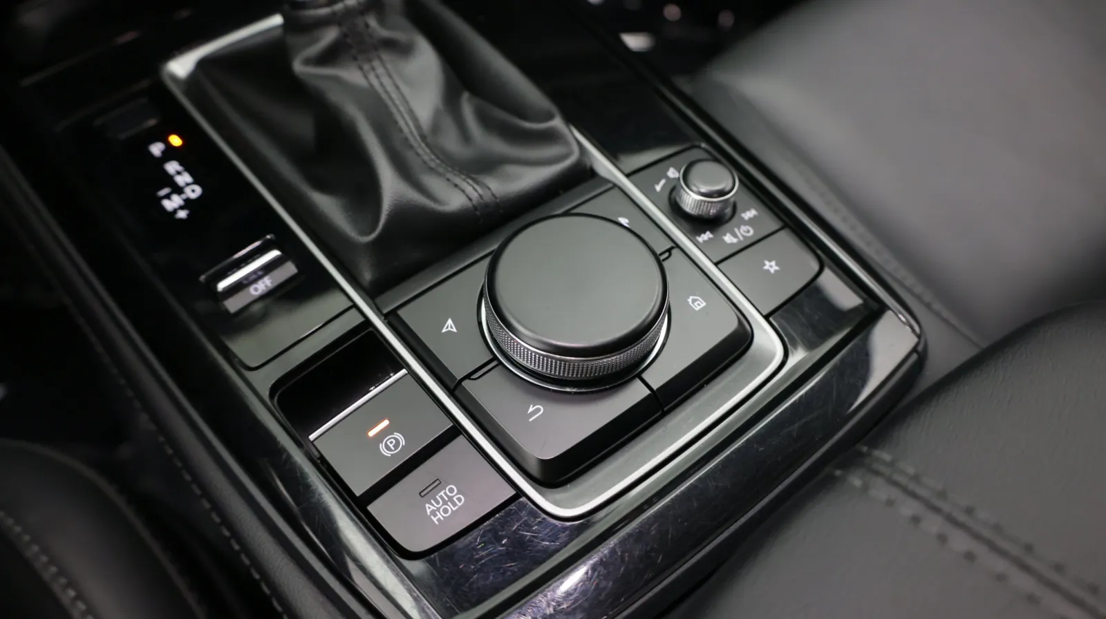 Mazda CX-30 photo 13