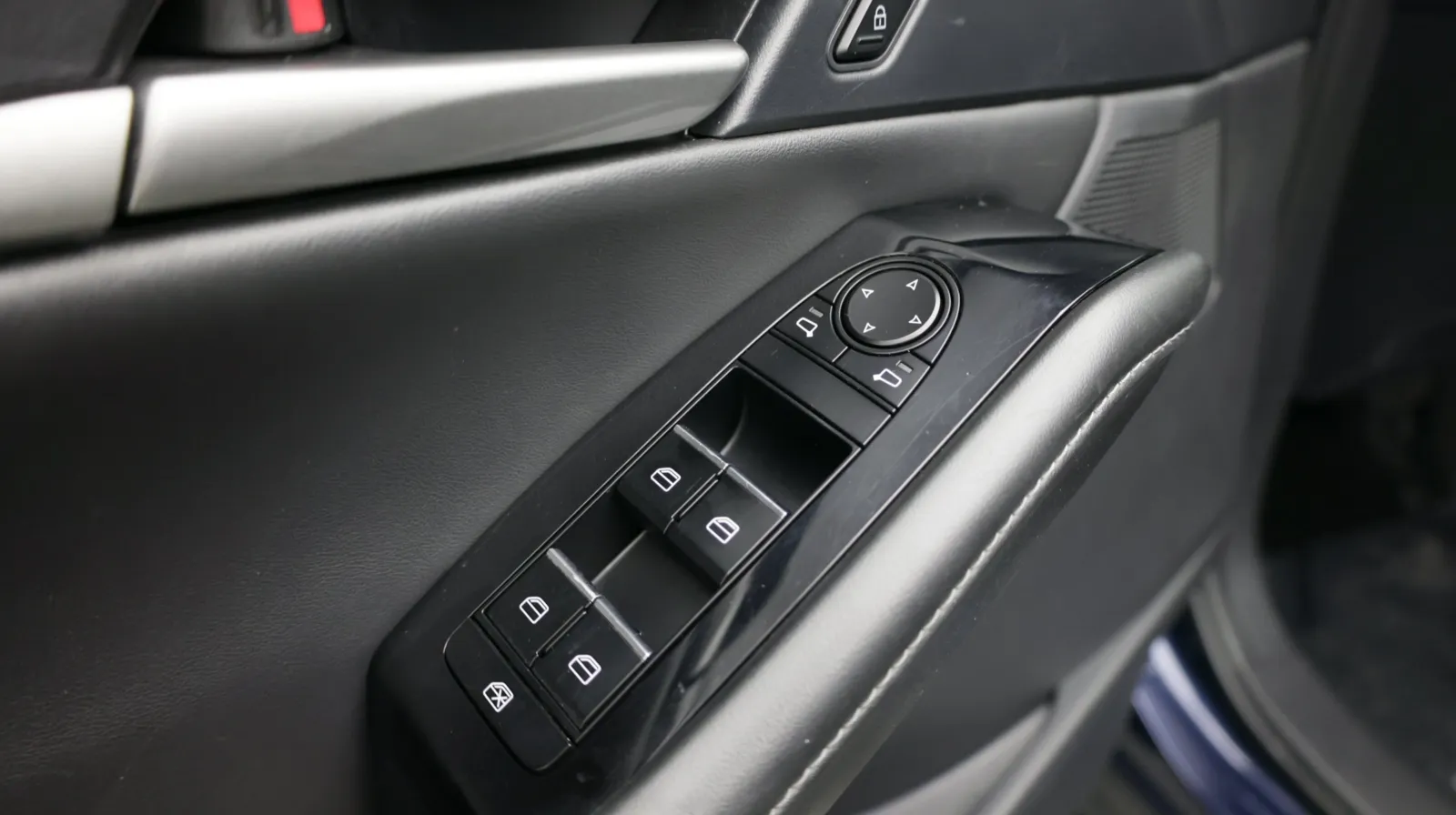 Mazda CX-30 photo 11