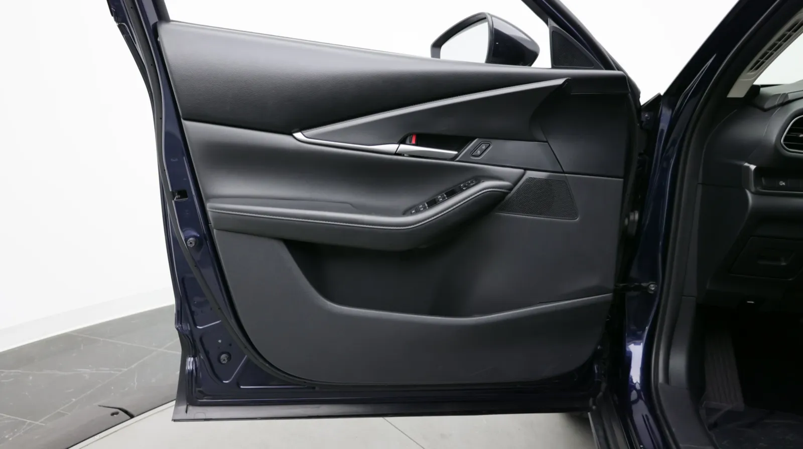 Mazda CX-30 photo 9