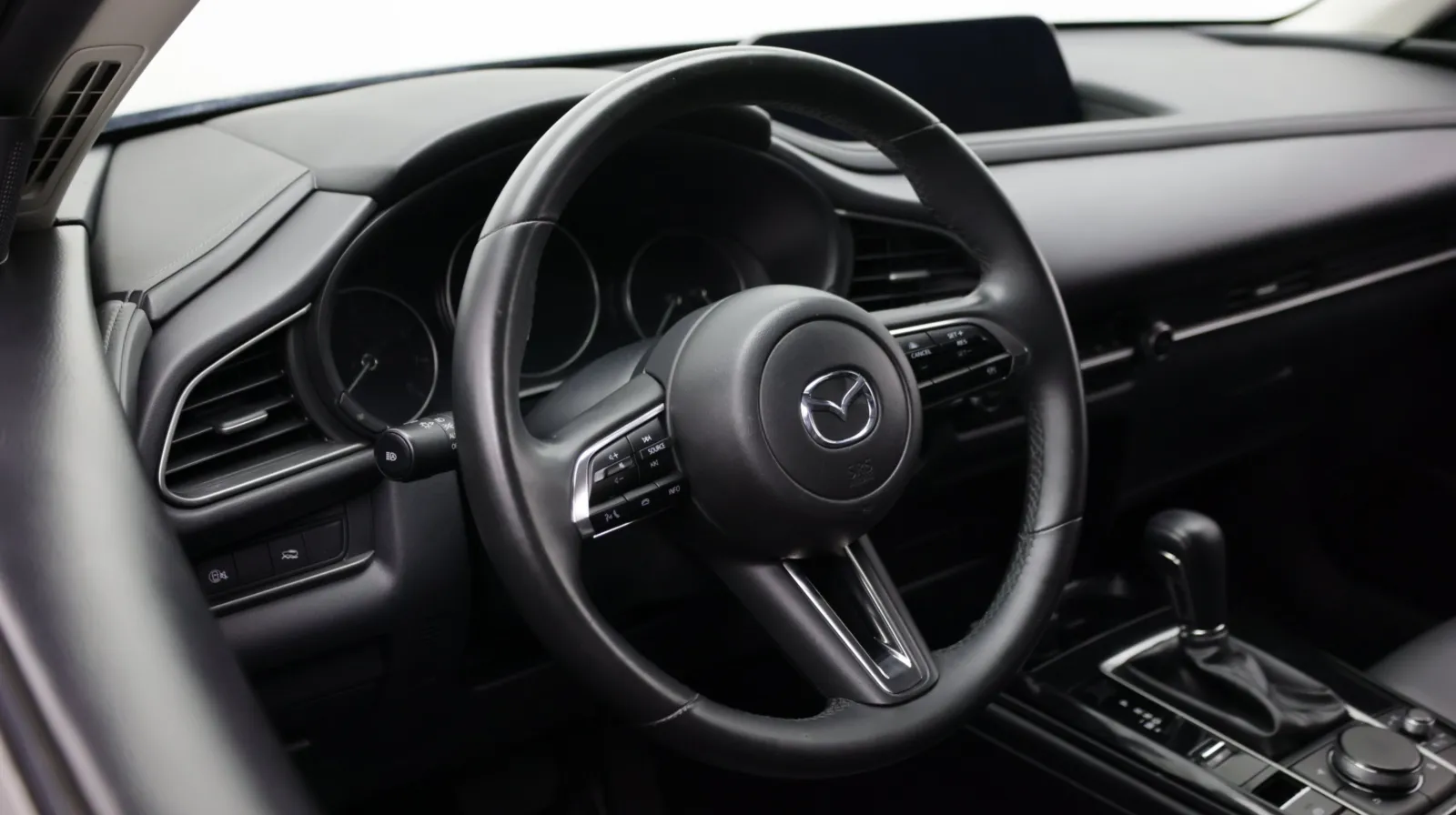 Mazda CX-30 photo 8