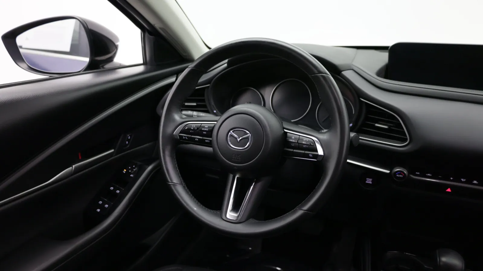 Mazda CX-30 photo 24