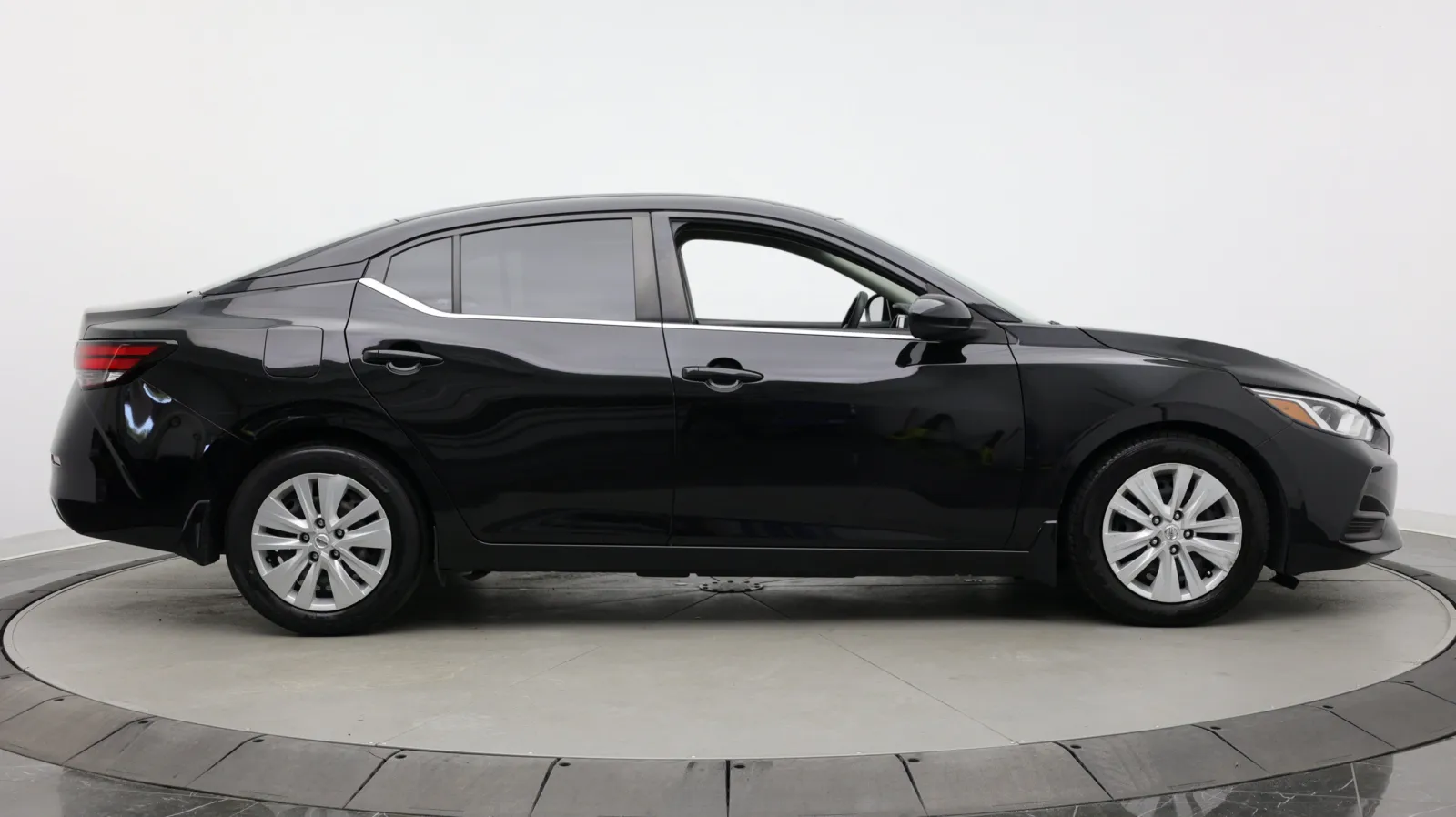 Nissan Sentra photo 8