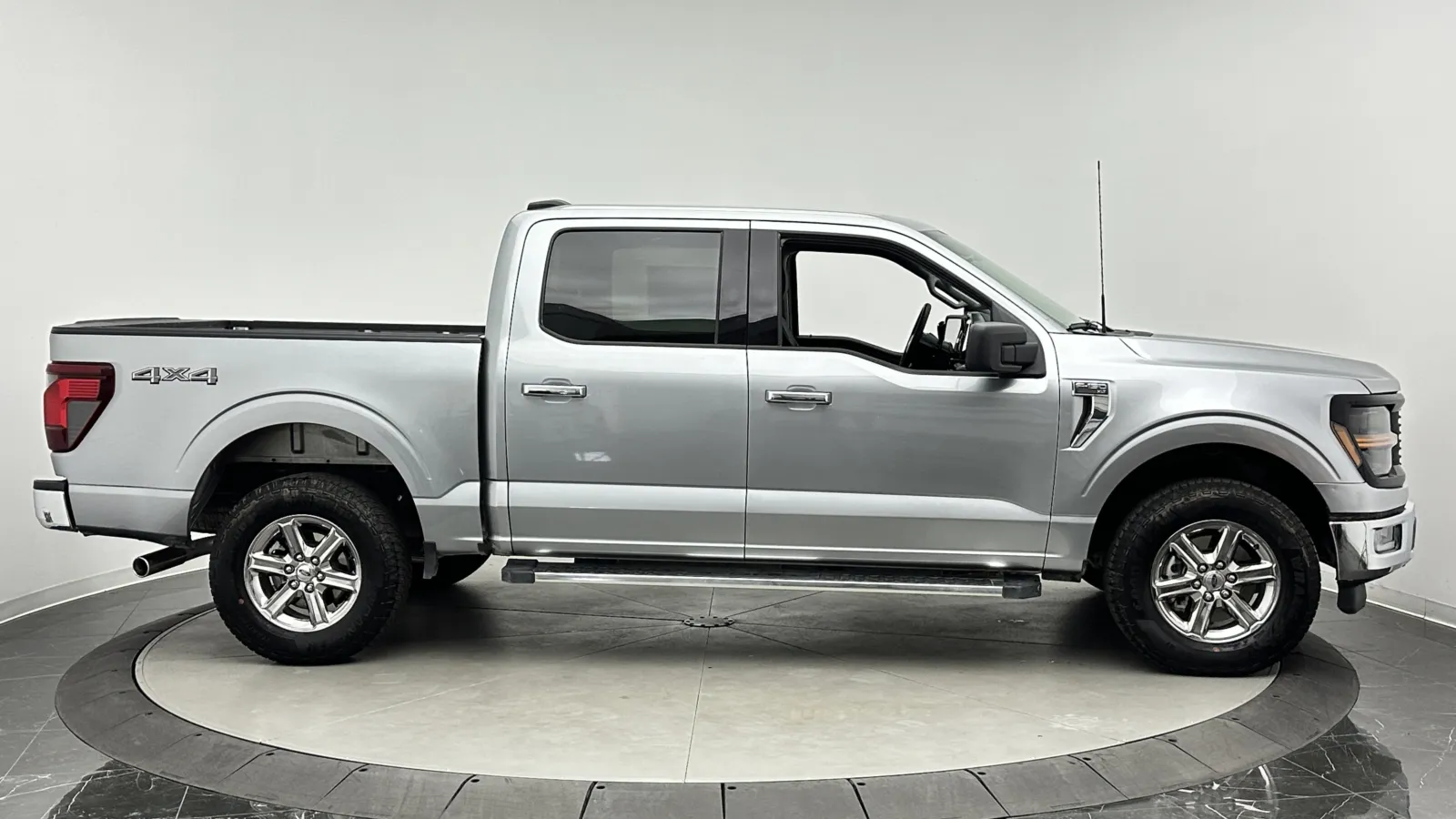 Ford F-150 photo 8