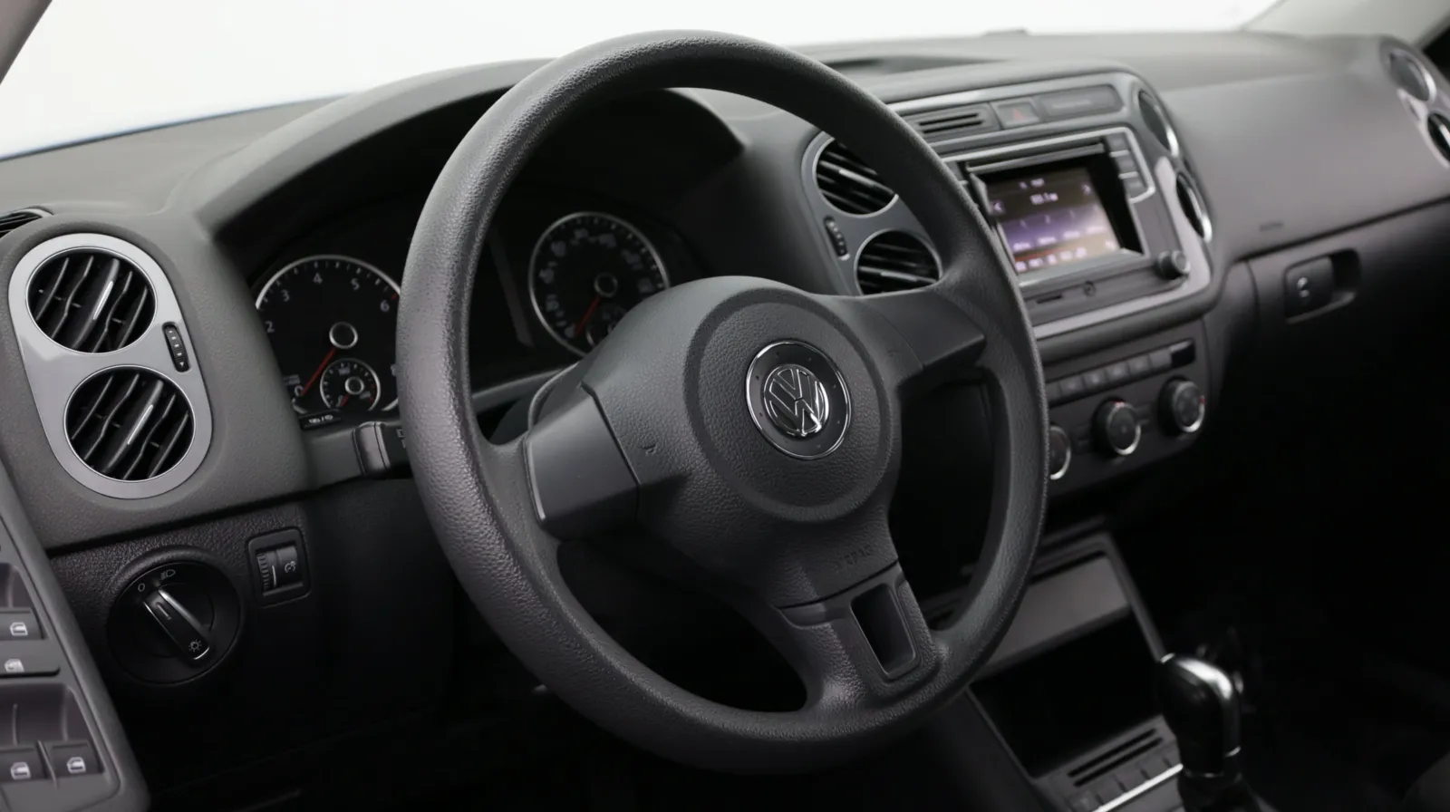 Volkswagen Tiguan Limited photo 9