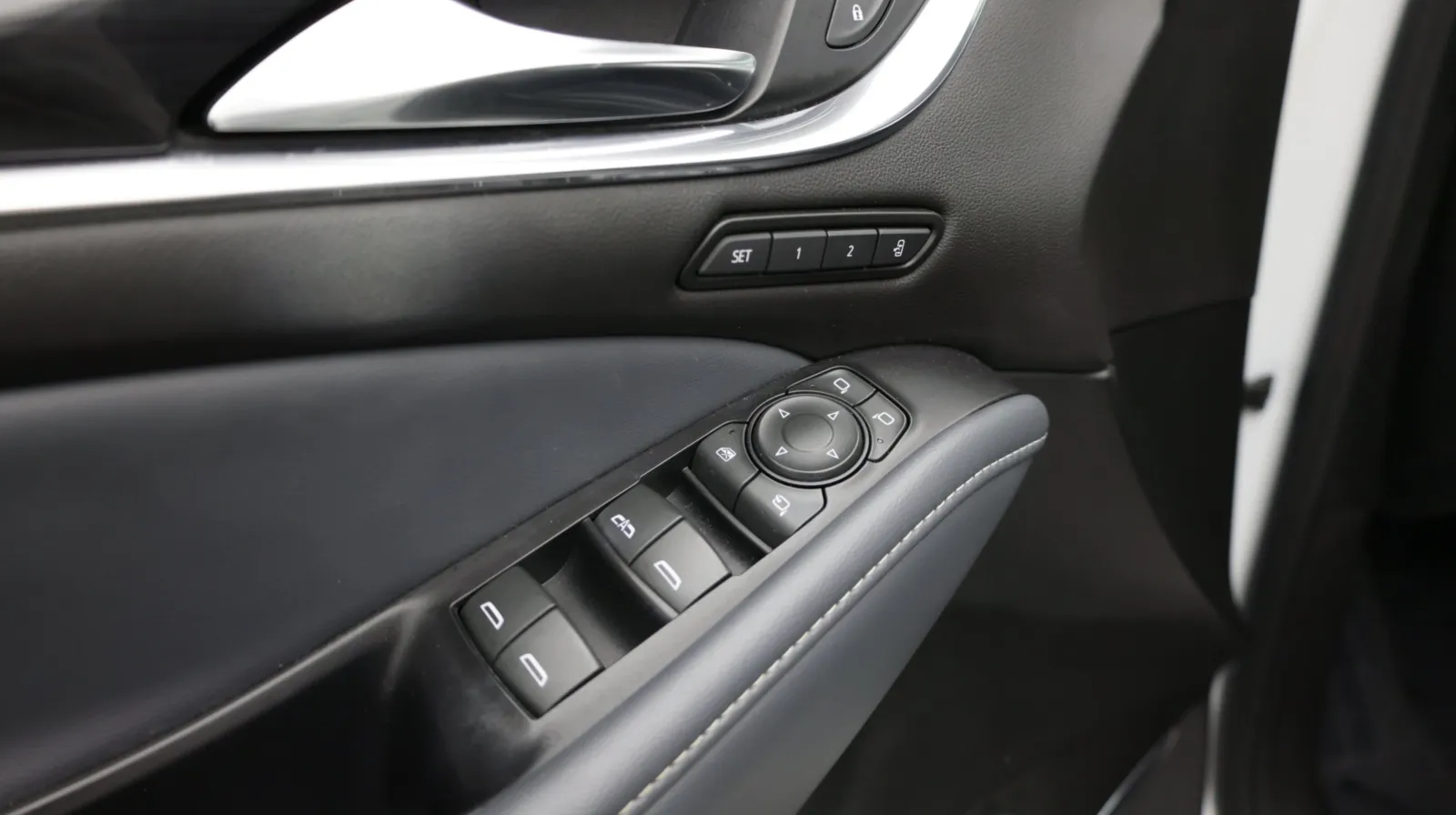 Buick Enclave photo 13